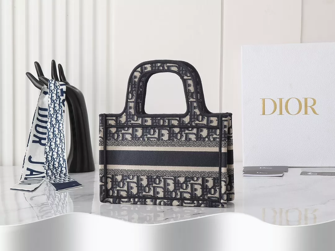 Christian Dior AAA Quality Tote-Handbags For Women Comfortable 6151