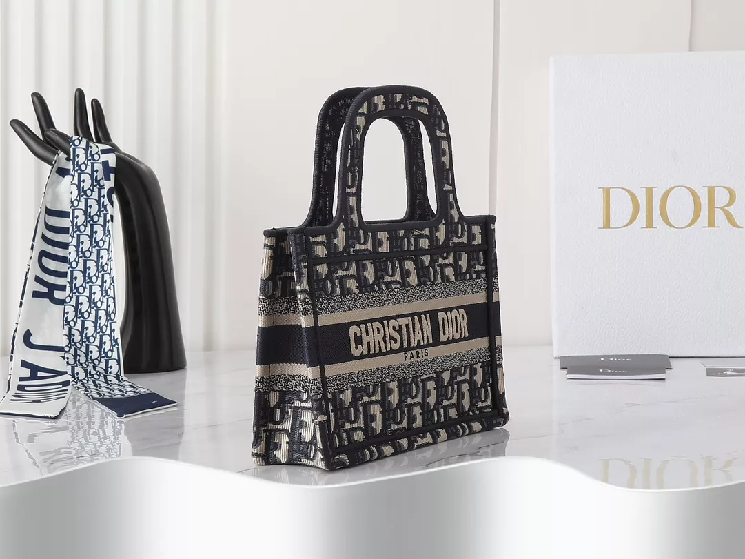 Christian Dior AAA Quality Tote-Handbags For Women Comfortable 6151