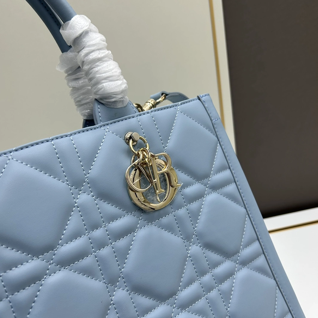 Christian Dior AAA Quality Tote-Handbags For Women Durable 5126