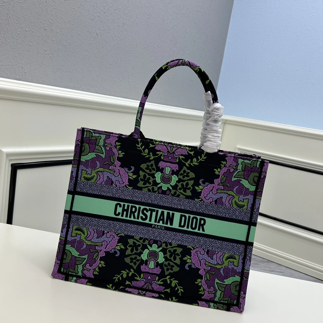 Christian Dior AAA Quality Tote-Handbags For Women Elegant 253
