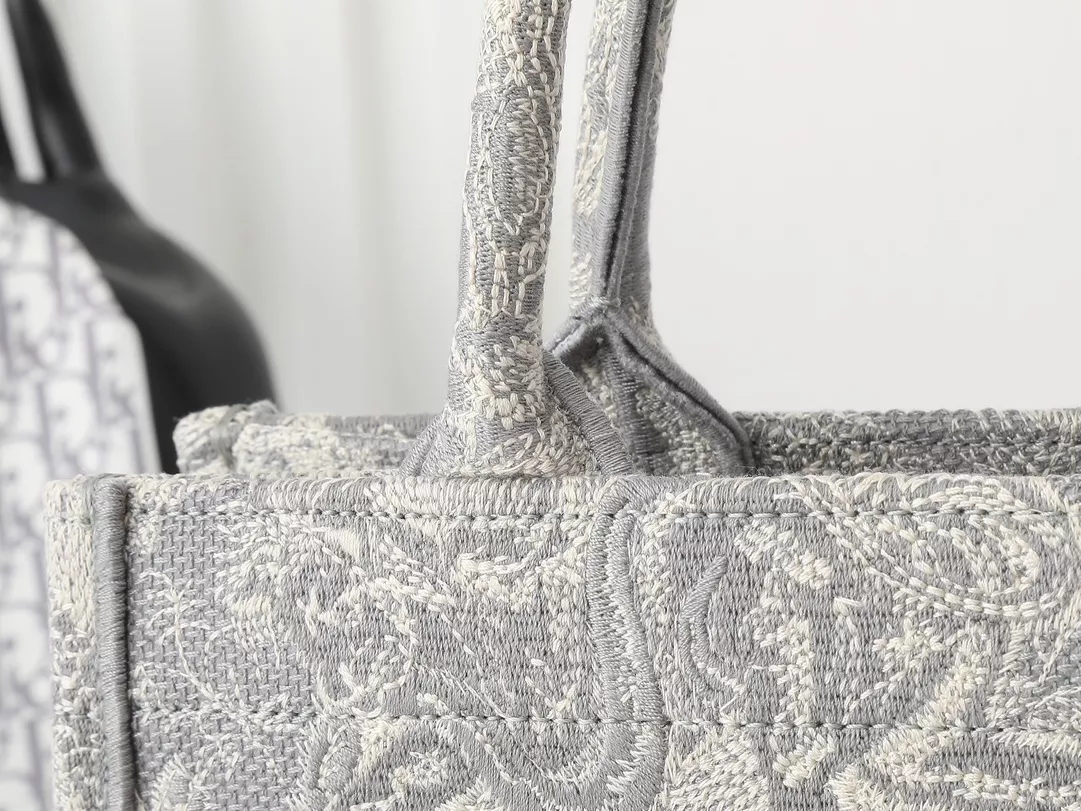 Christian Dior AAA Quality Tote-Handbags For Women Elegant 6343