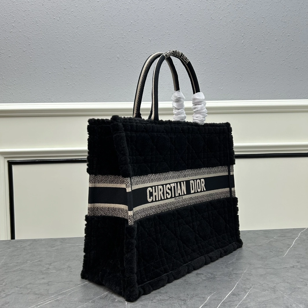 Christian Dior AAA Quality Tote-Handbags For Women Flexible 1190