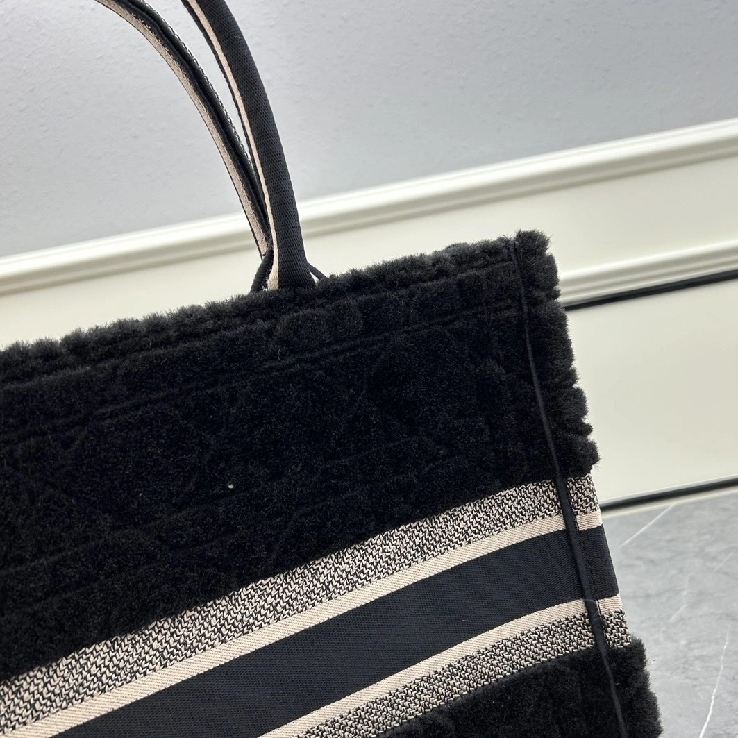 Christian Dior AAA Quality Tote-Handbags For Women Flexible 1190