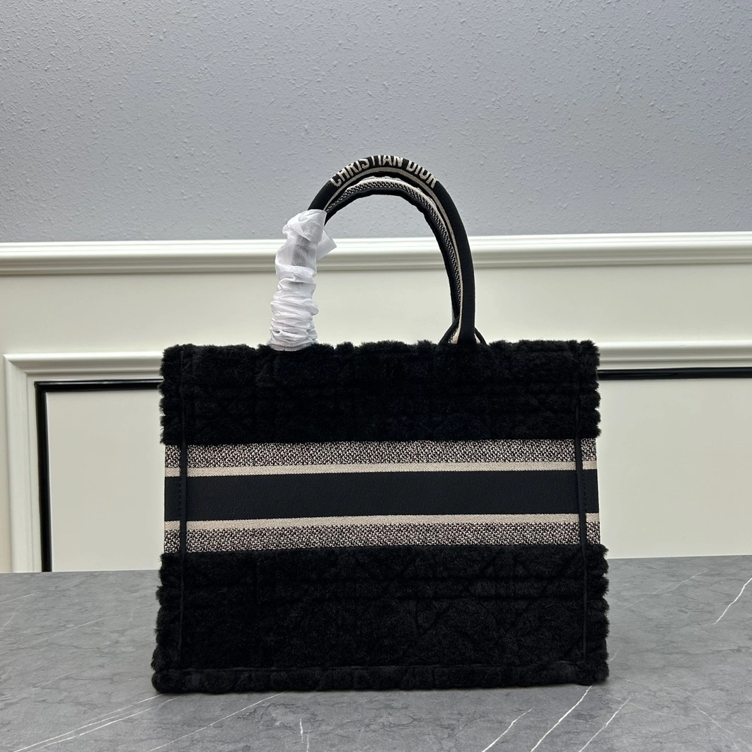 Christian Dior AAA Quality Tote-Handbags For Women Flexible 2034