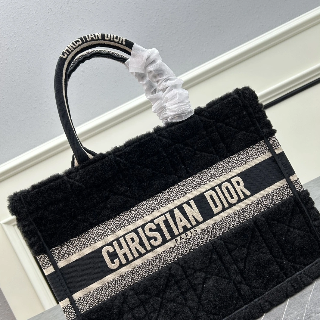 Christian Dior AAA Quality Tote-Handbags For Women Flexible 2034