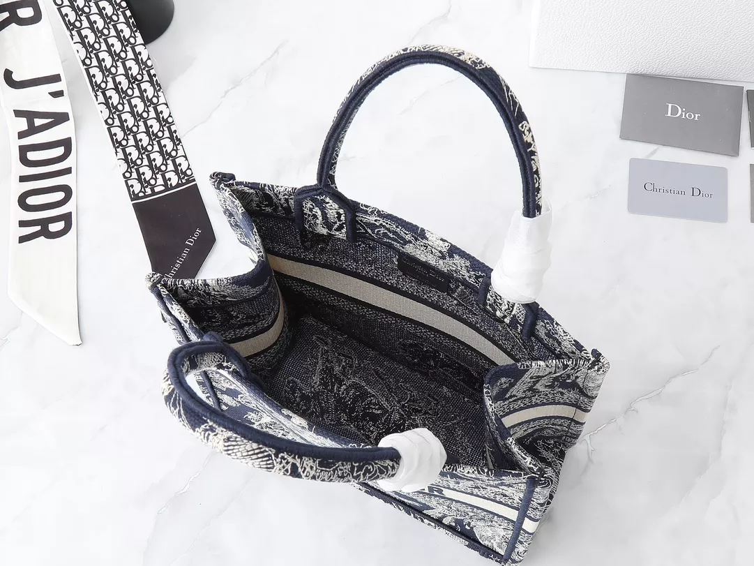 Christian Dior AAA Quality Tote-Handbags For Women Flexible 7901