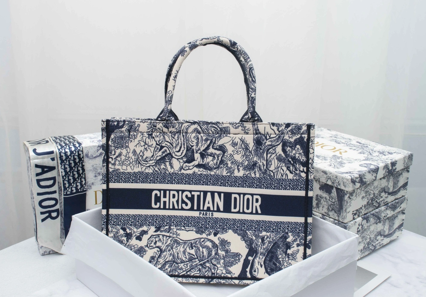 Christian Dior AAA Quality Tote-Handbags For Women Lightweight 4081