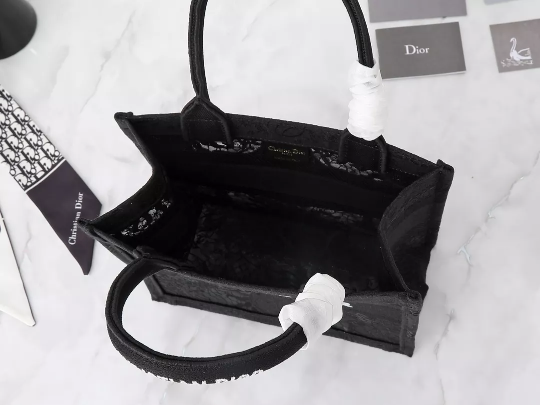 Christian Dior AAA Quality Tote-Handbags For Women Minimalist 9357