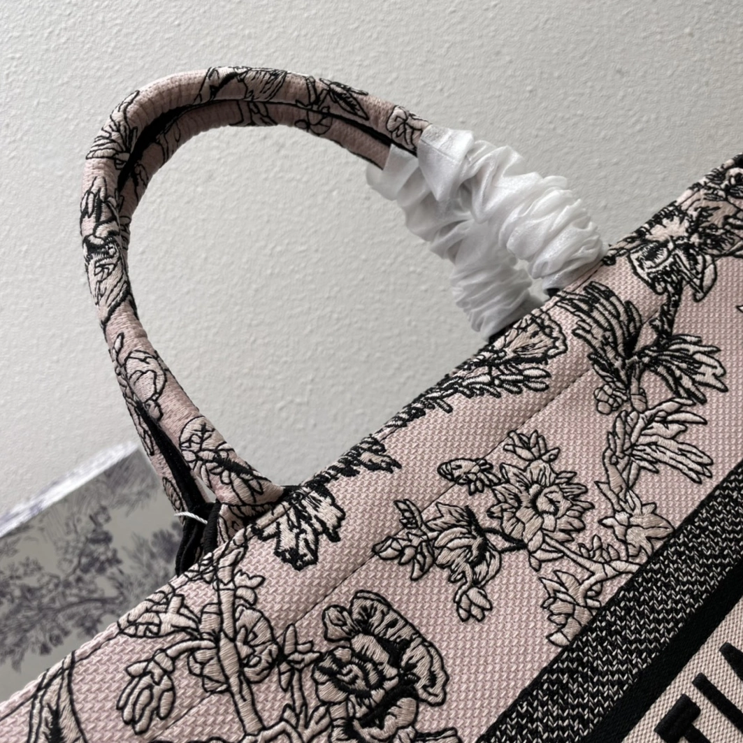Christian Dior AAA Quality Tote-Handbags For Women Modern 7539