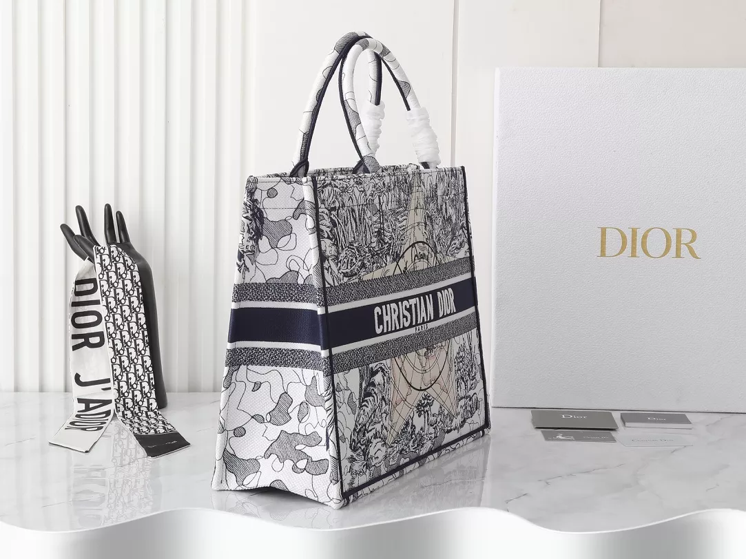 Christian Dior AAA Quality Tote-Handbags For Women Refined 7767