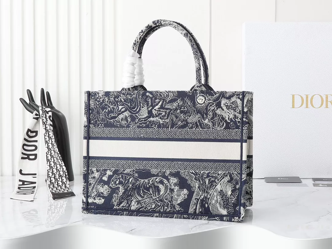 Christian Dior AAA Quality Tote-Handbags For Women Resilient 6896