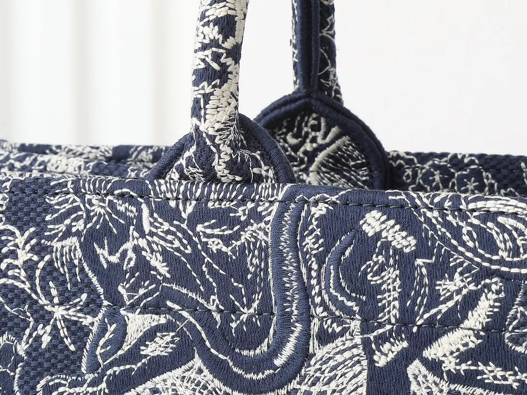 Christian Dior AAA Quality Tote-Handbags For Women Resilient 6896