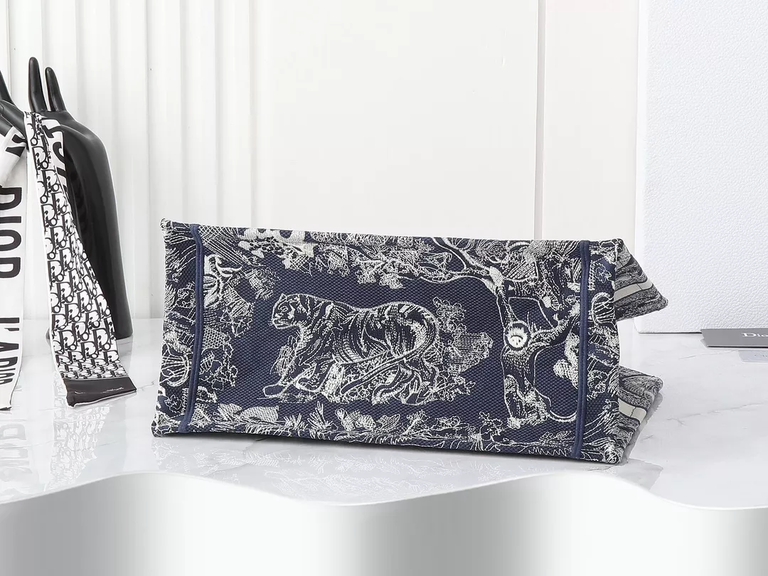 Christian Dior AAA Quality Tote-Handbags For Women Resilient 6896