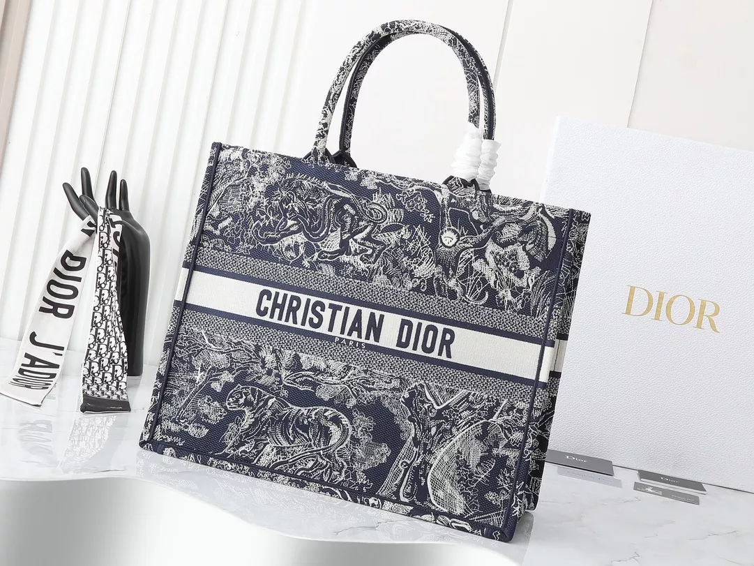 Christian Dior AAA Quality Tote-Handbags For Women Resilient 8922