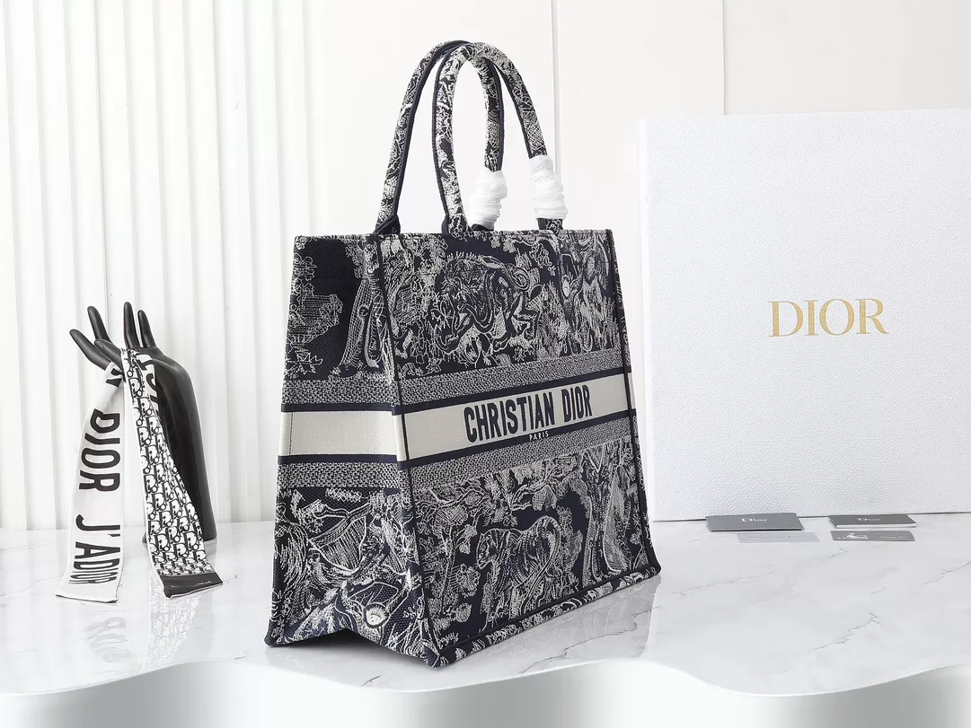 Christian Dior AAA Quality Tote-Handbags For Women Resilient 8922