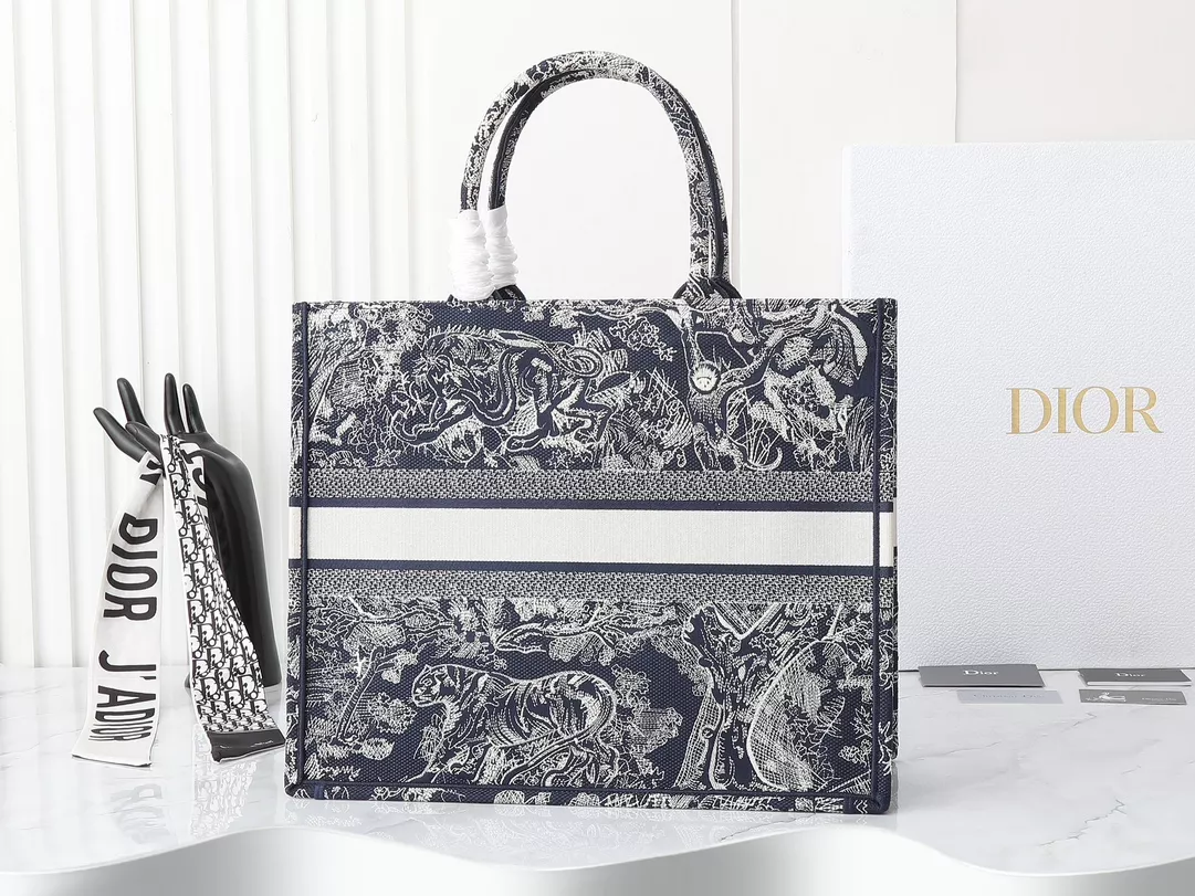 Christian Dior AAA Quality Tote-Handbags For Women Resilient 8922