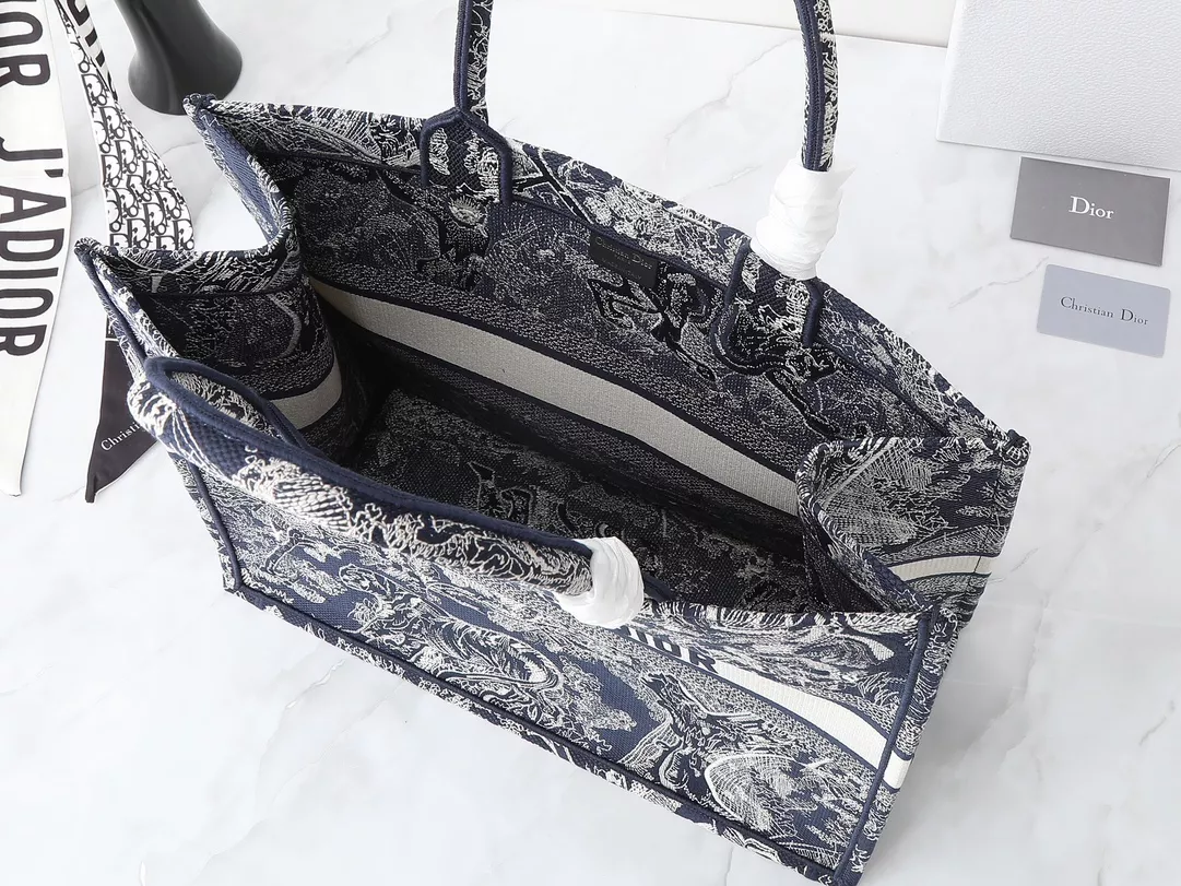 Christian Dior AAA Quality Tote-Handbags For Women Resilient 8922