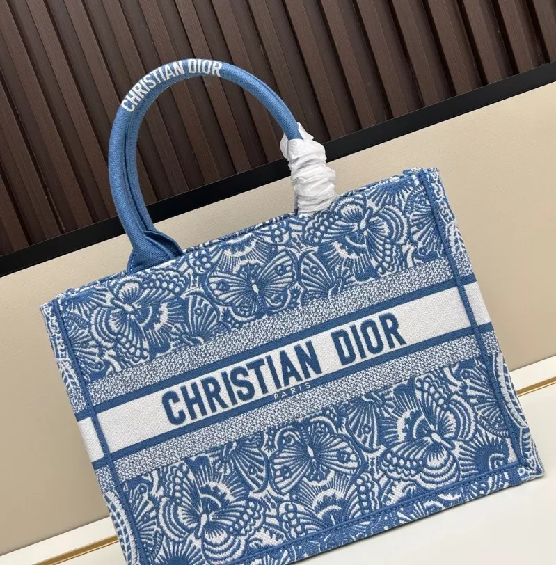 Christian Dior AAA Quality Tote-Handbags For Women Sleek 2431