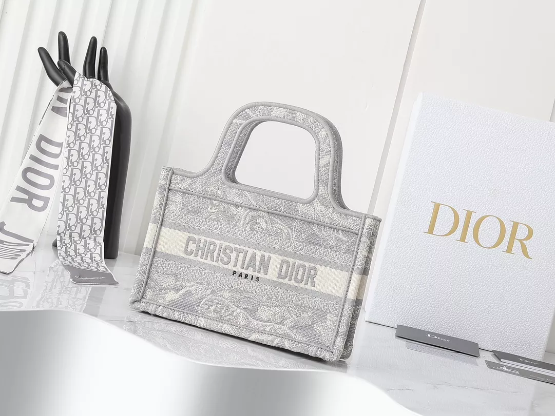 Christian Dior AAA Quality Tote-Handbags For Women SportInspired 7412