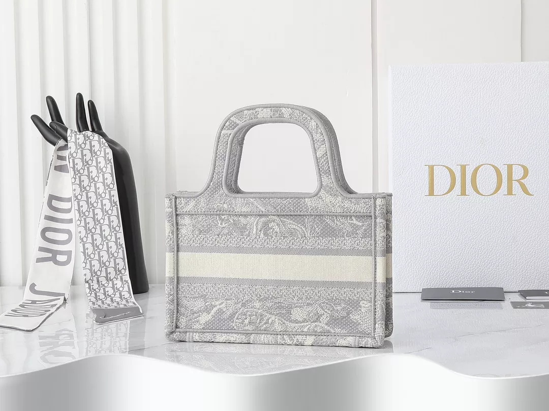 Christian Dior AAA Quality Tote-Handbags For Women SportInspired 7412