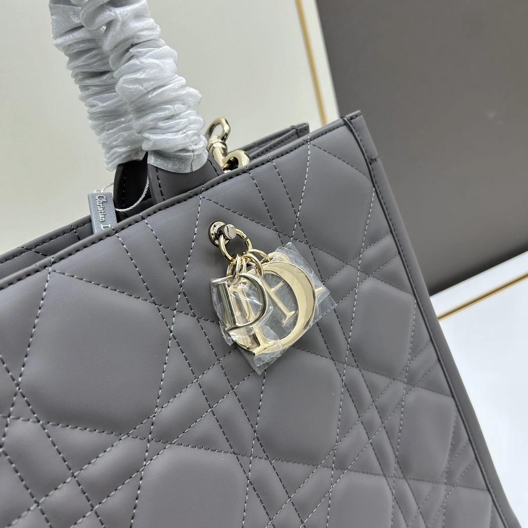 Christian Dior AAA Quality Tote-Handbags For Women Timeless 647