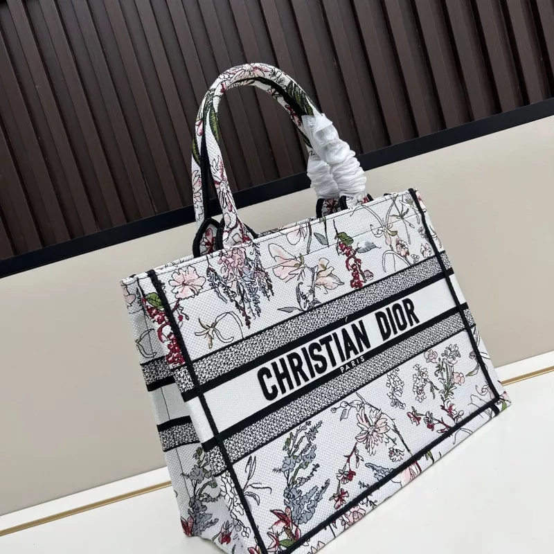 Christian Dior AAA Quality Tote-Handbags For Women WellDesigned 4062