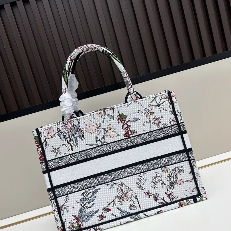 Christian Dior AAA Quality Tote-Handbags For Women WellDesigned 4062