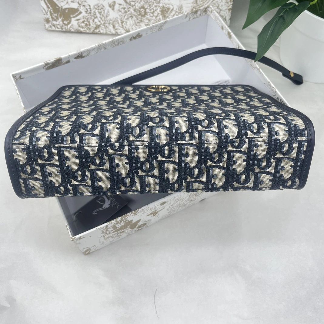 Christian Dior AAA Quality Wallets For Unisex Sleek 1322