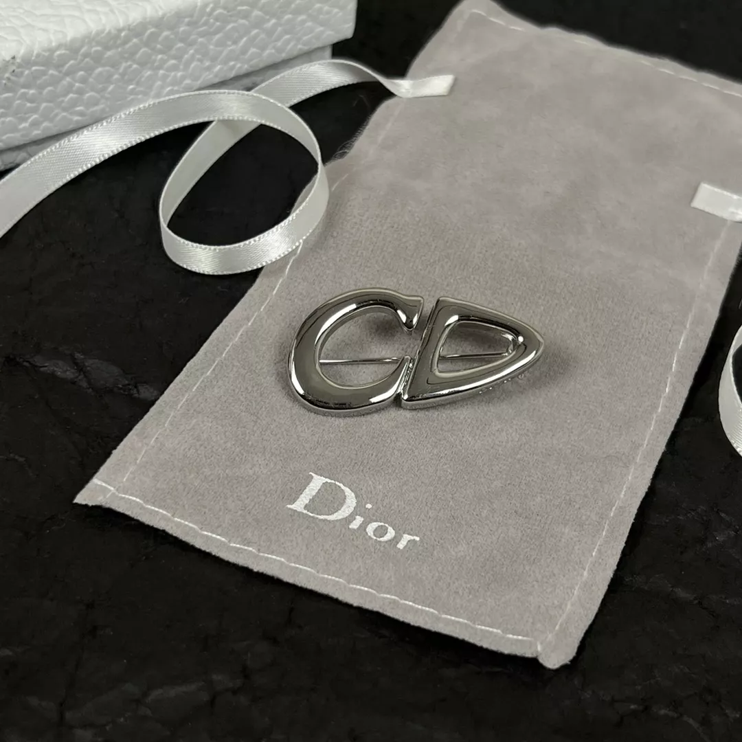 Christian Dior Brooches For Women Flexible 4879