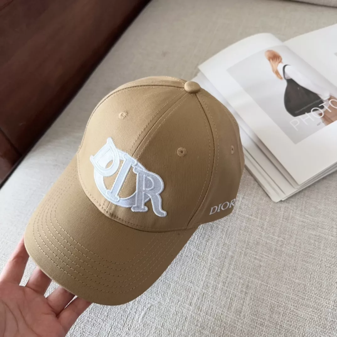 Christian Dior Caps Classic 2240