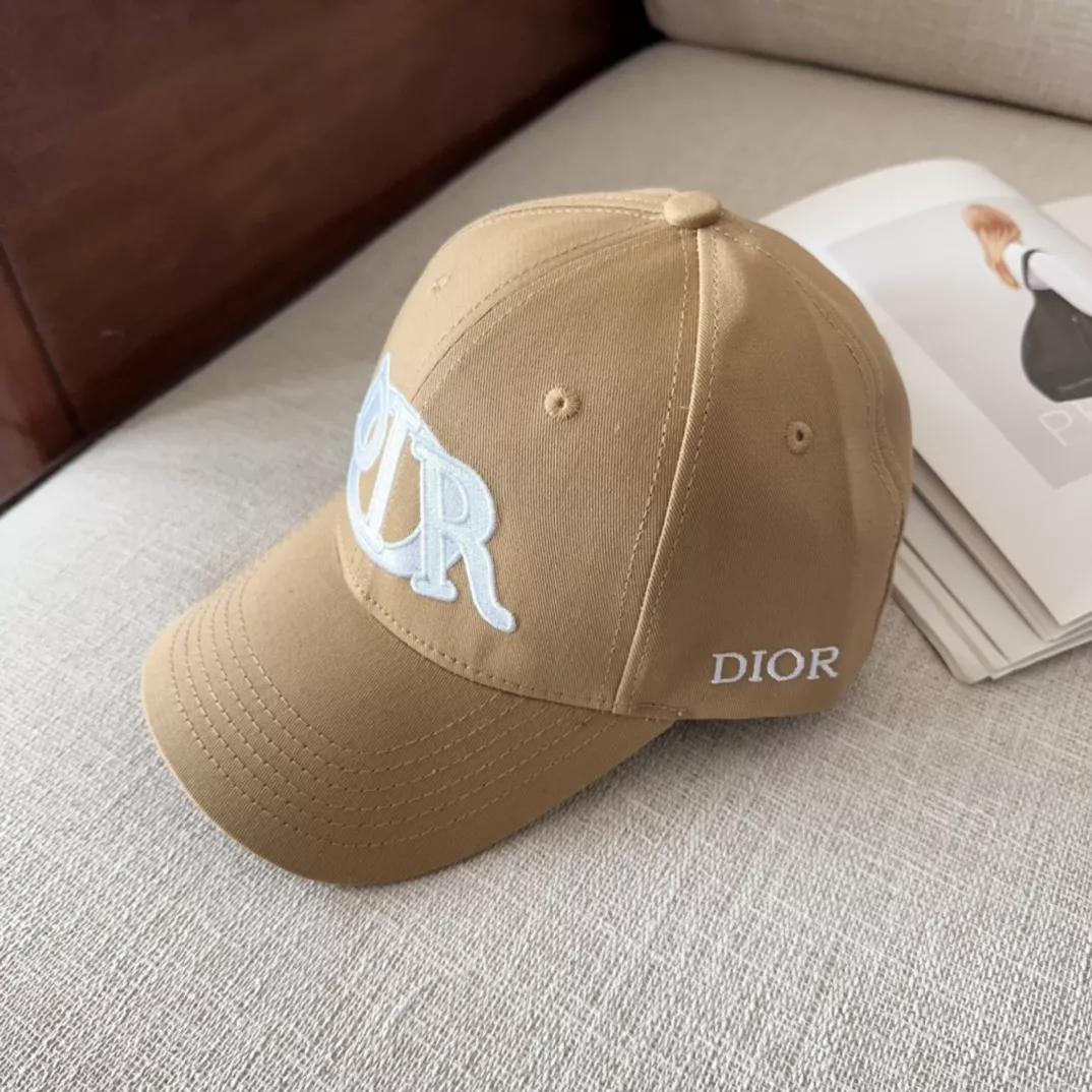 Christian Dior Caps Classic 2240