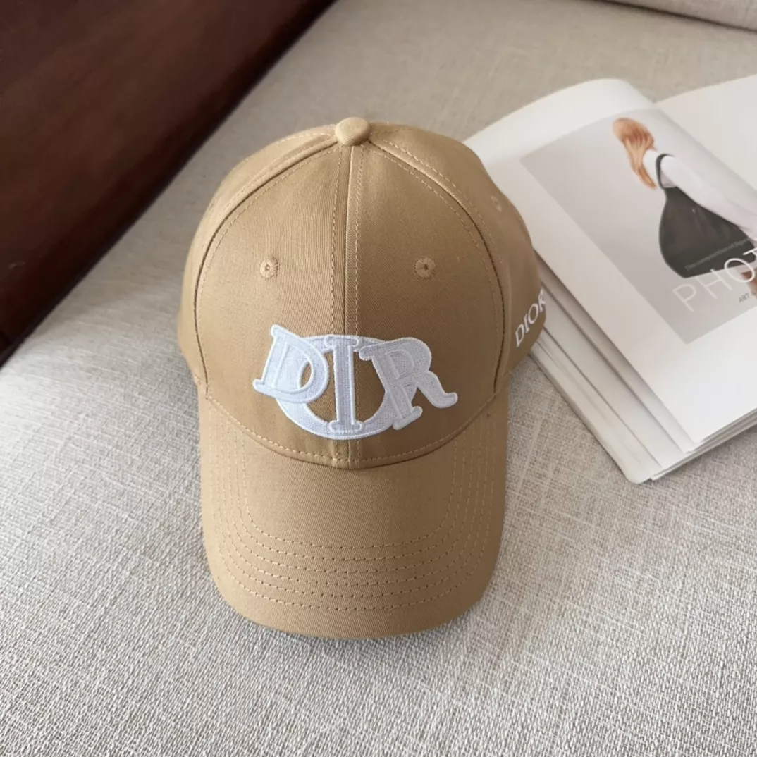 Christian Dior Caps Classic 2240