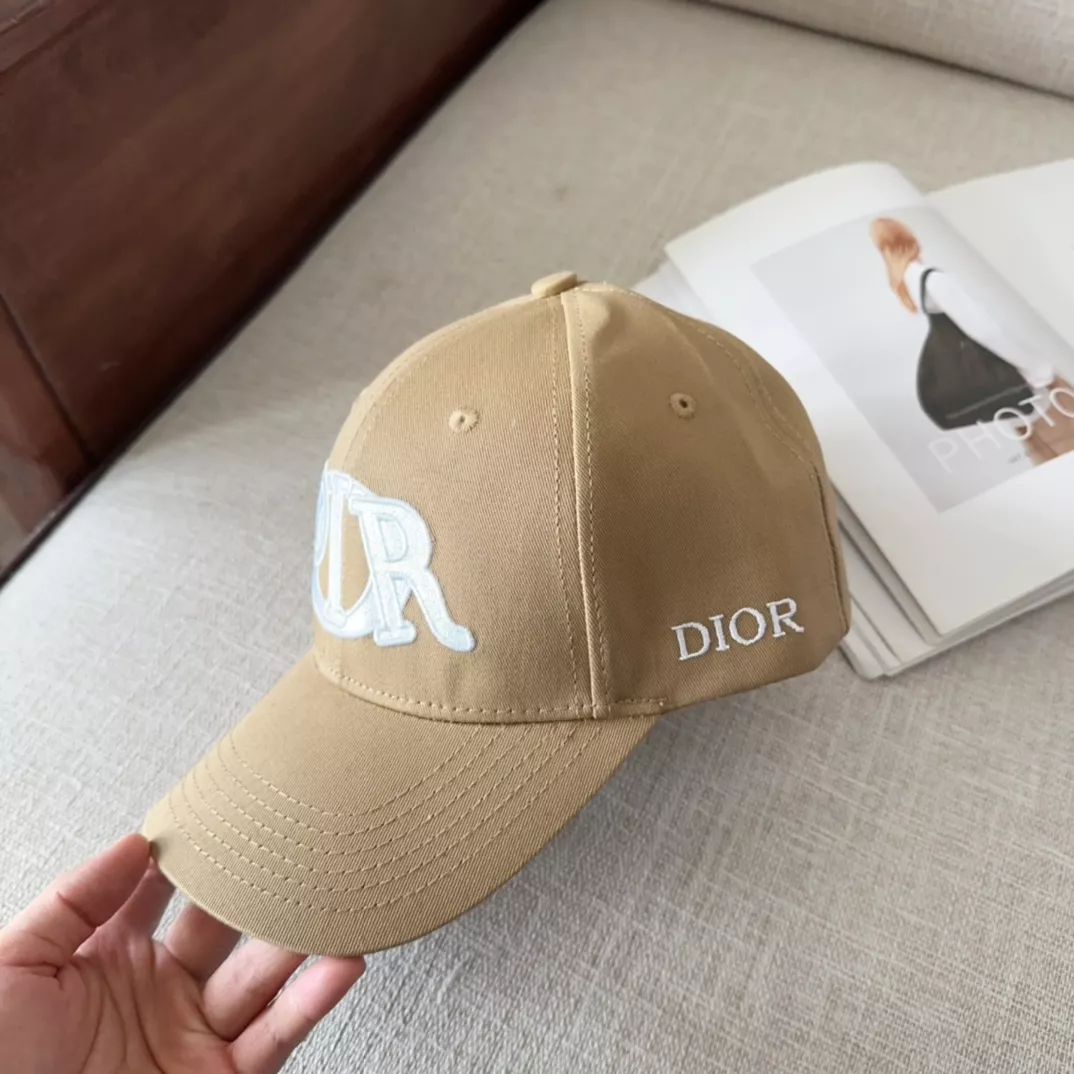 Christian Dior Caps Classic 2240