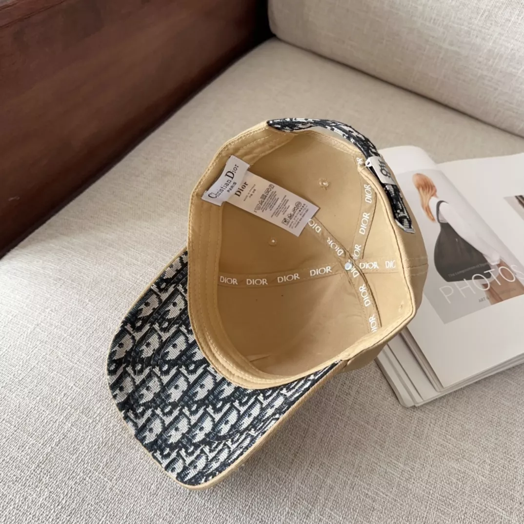 Christian Dior Caps Classic 2240