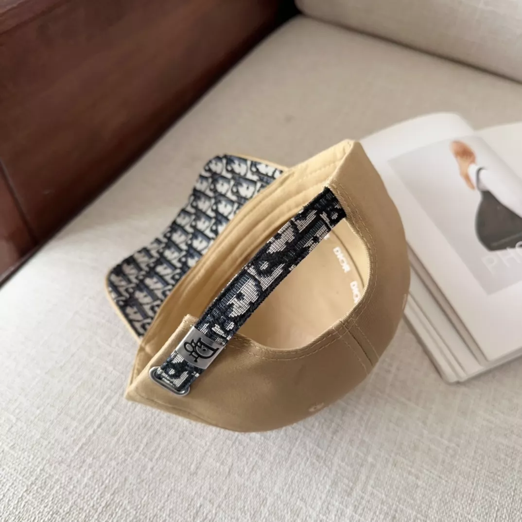Christian Dior Caps Classic 2240