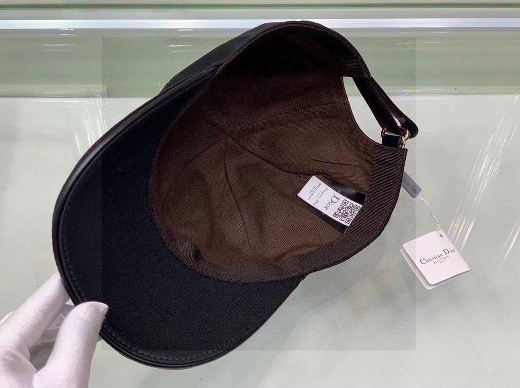 Christian Dior Caps Classic 8228