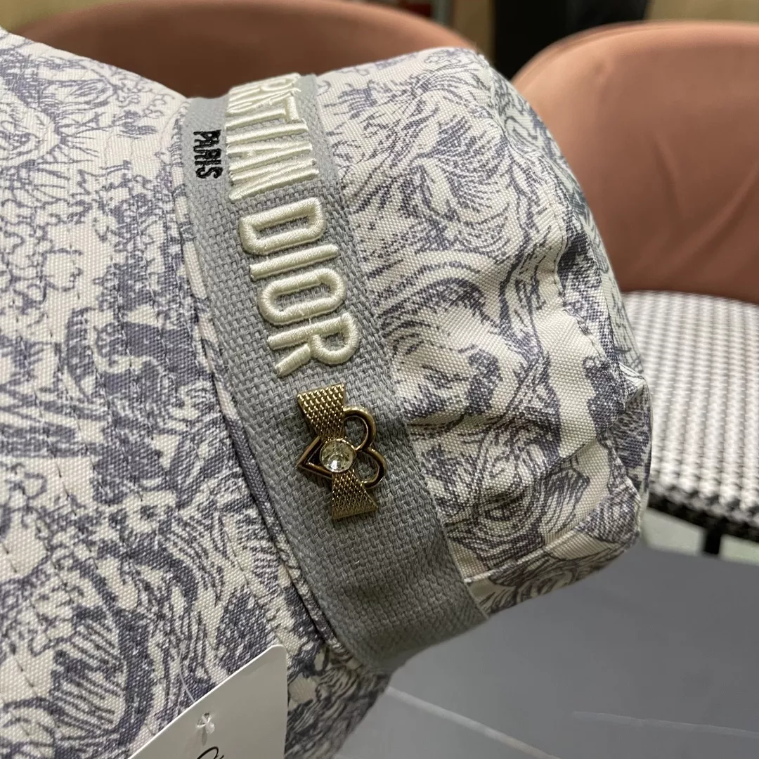Christian Dior Caps Comfortable 2700