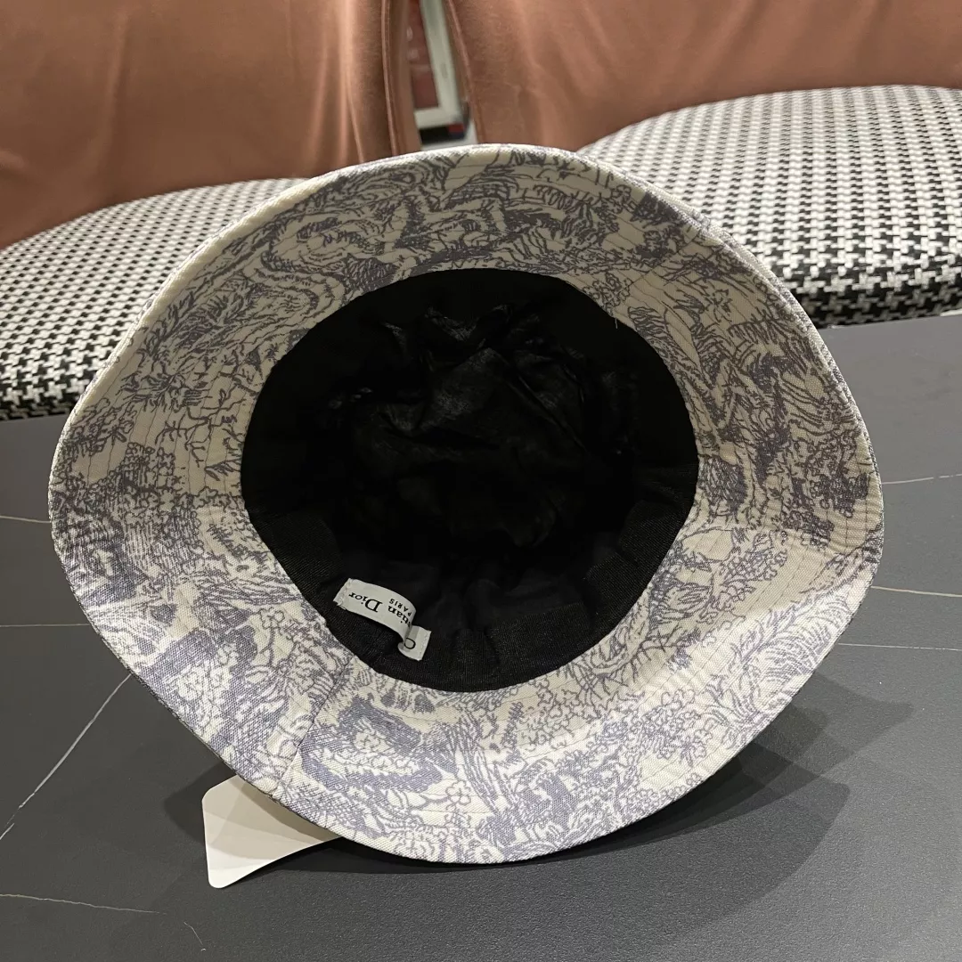 Christian Dior Caps Comfortable 2700