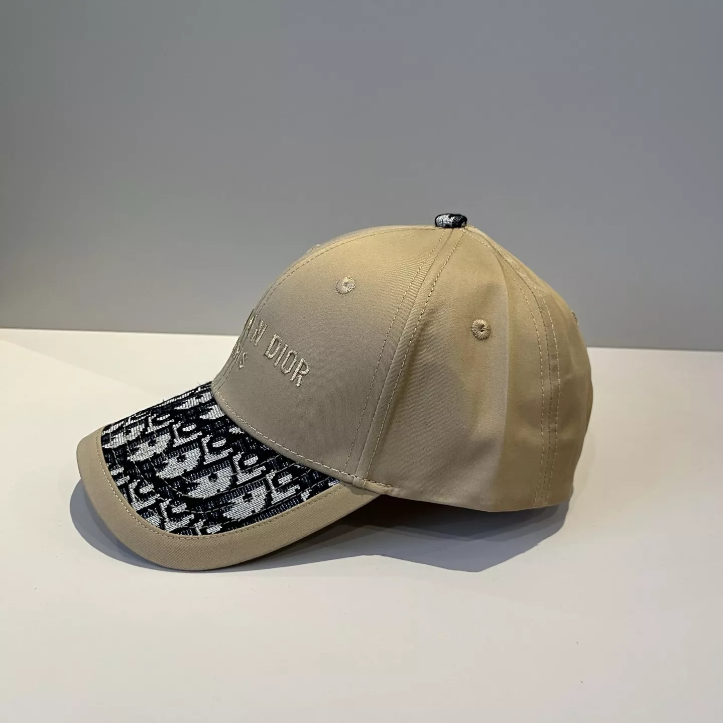 Christian Dior Caps Comfortable 5217