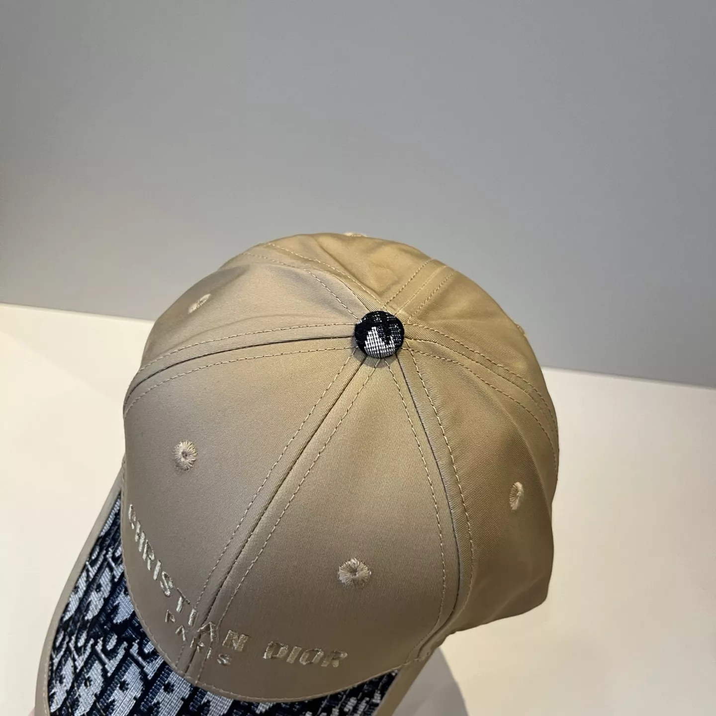 Christian Dior Caps Comfortable 5217