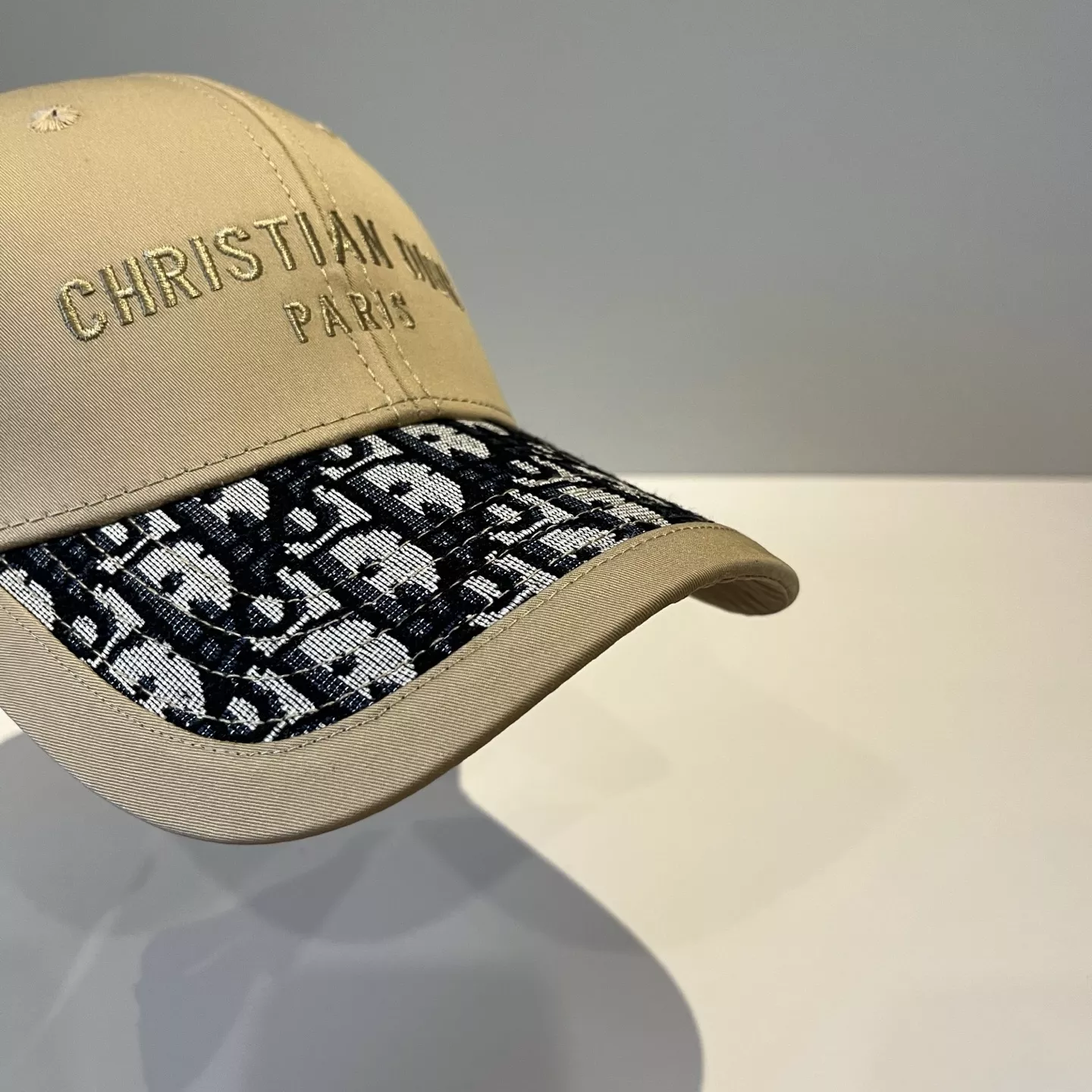 Christian Dior Caps Comfortable 5217