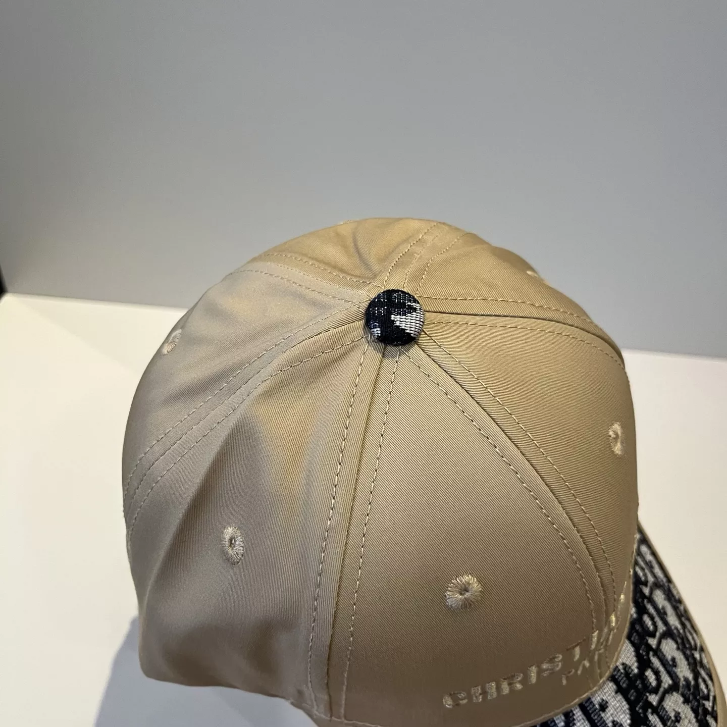 Christian Dior Caps Comfortable 5217