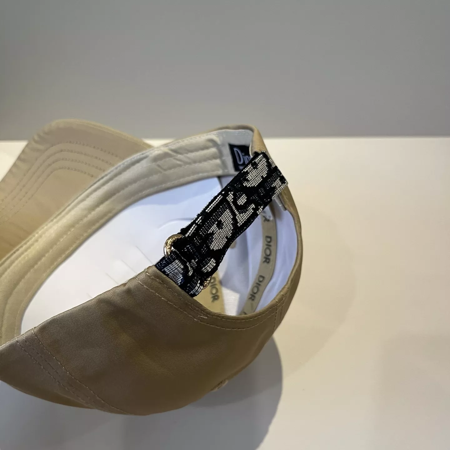 Christian Dior Caps Comfortable 5217