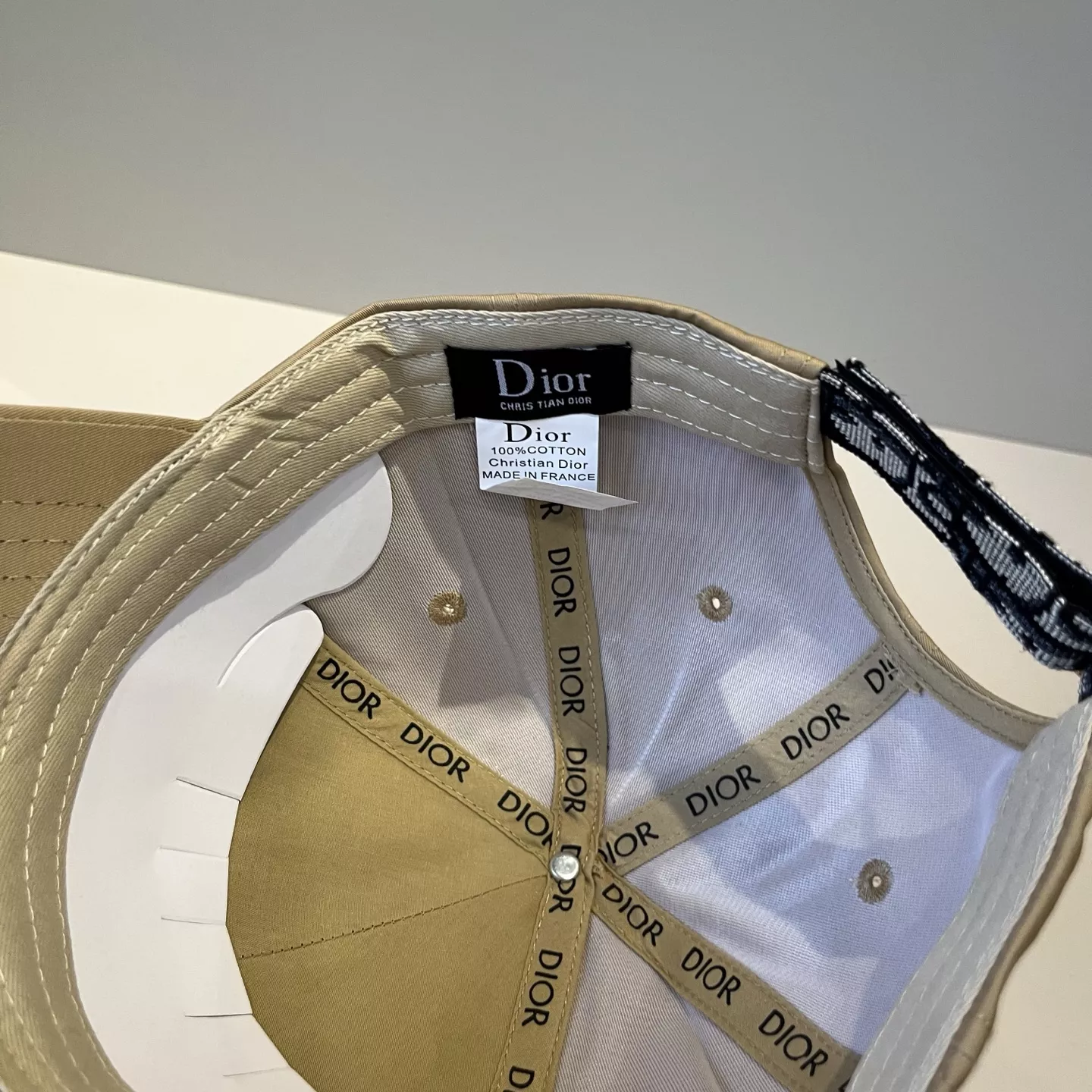 Christian Dior Caps Comfortable 5217
