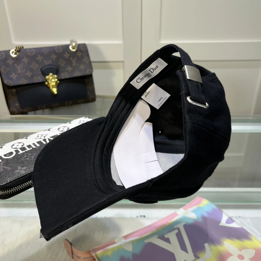 Christian Dior Caps Comfortable 5522