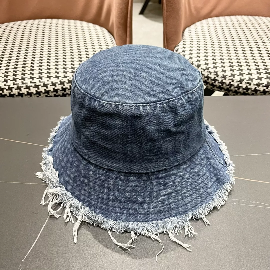 Christian Dior Caps Comfortable 6817