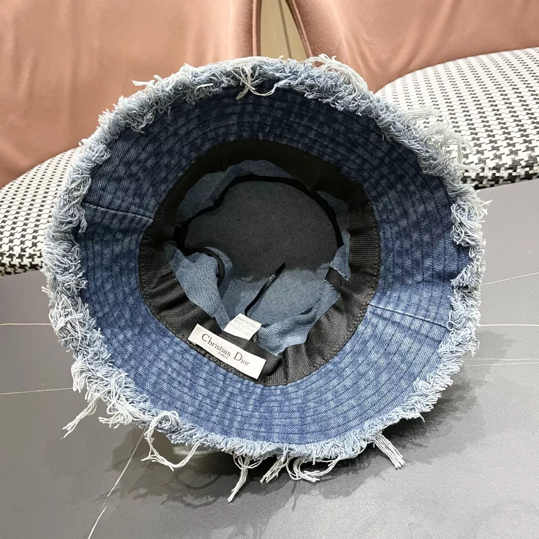 Christian Dior Caps Comfortable 6817