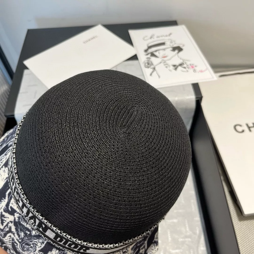 Christian Dior Caps Cozy 2972