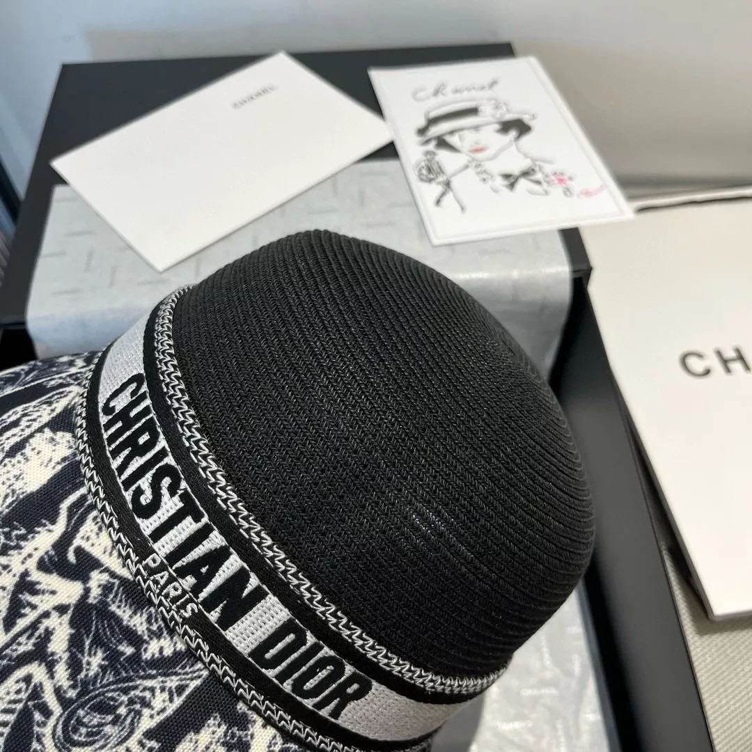 Christian Dior Caps Cozy 2972