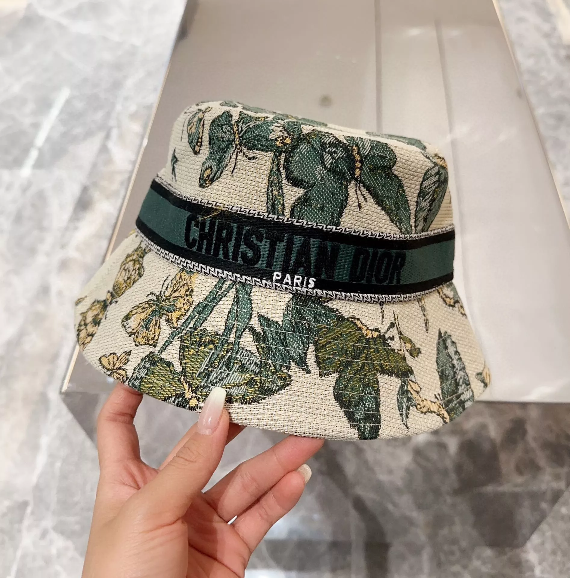 Christian Dior Caps Durable 5488